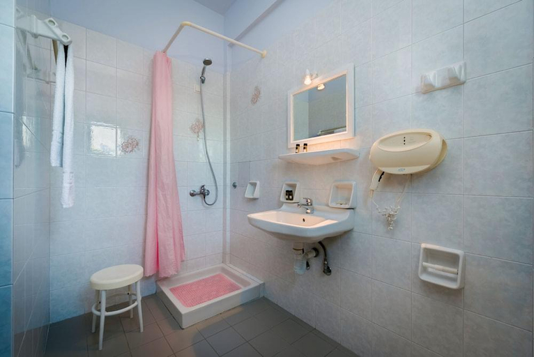 Bathroom 4, Elixir Del Mar on the Beach, South Aegean