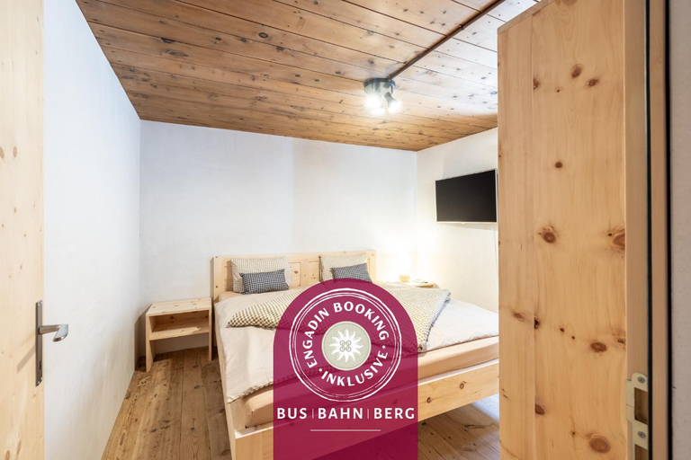 Bedroom, Ustarea Spluga, Inn