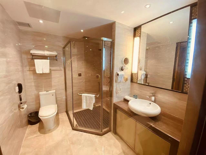 Bathroom, Ding Sheng Yun Tian Hotel, Zhanjiang