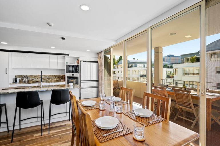 Food & Drinks 4, Jenatt Apartments Salamanca, Hobart