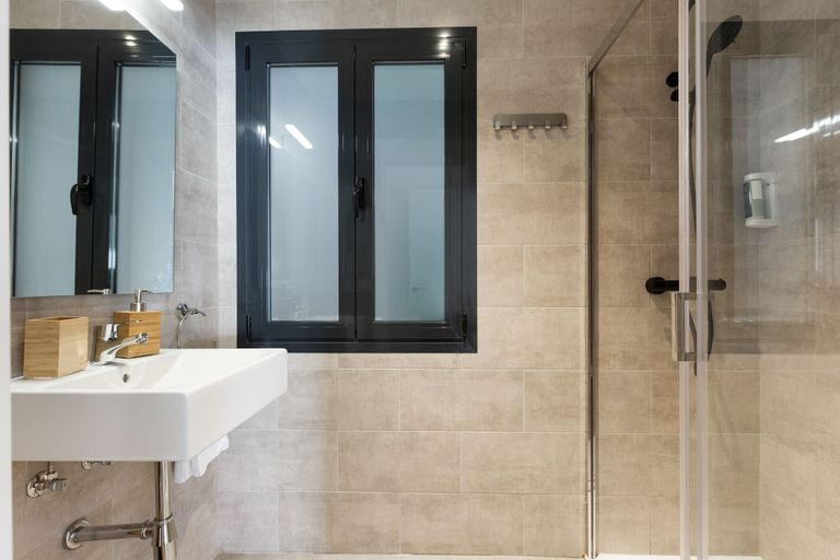 Bathroom 2, Urban Chill Apartments By Olala Homes, Barcelona