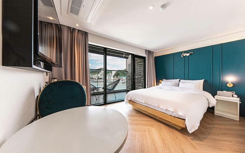 Bedroom 3, Tongyeong Hangnam Brown Dot, Tongyeong