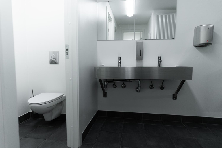 Bathroom 4, Robertas Society, Århus