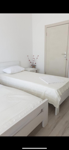 Others 4, Pipo apartmentS