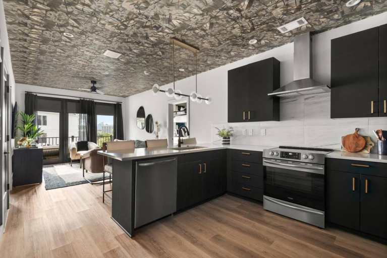 Kitchen 2, Odyssey, Davidson
