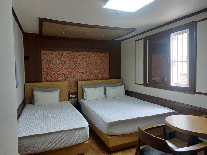 Bedroom, Busan Station Prince, Dong
