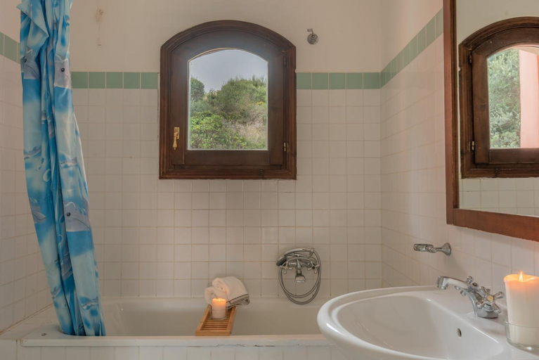 Bathroom, Charming Small Villa V4 Sleeps 4 - No Pool, Sassari
