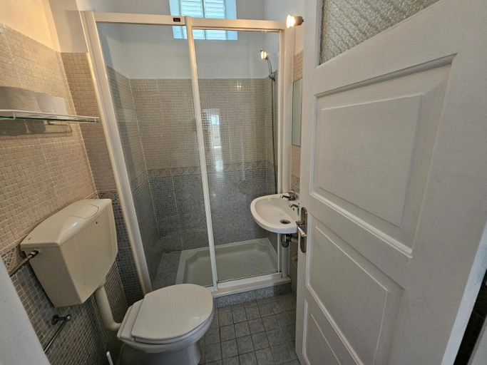 Bathroom 5, Blife Luya private rooms, Faro