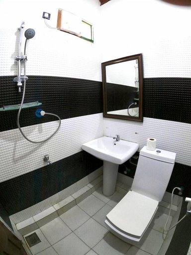 Bathroom 3, Sunrise Cabanas, Pothuvil