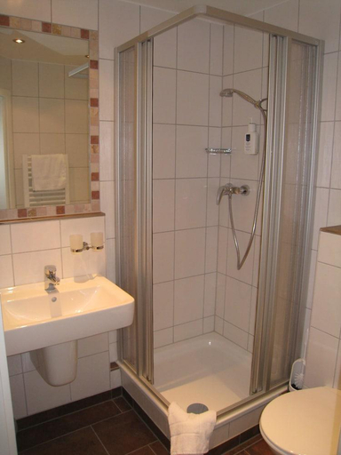 Bathroom 3, Altdeutsche Weinstube - Superior, Rheingau-Taunus-Kreis
