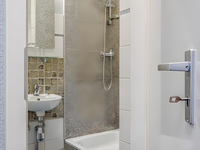 Bathroom 2, Hotel 1A Apartment Berlin, Berlin