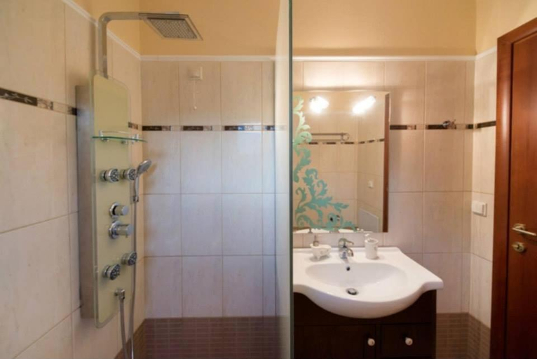 Bathroom 3, Kaspy Country Houses, Ionian Islands