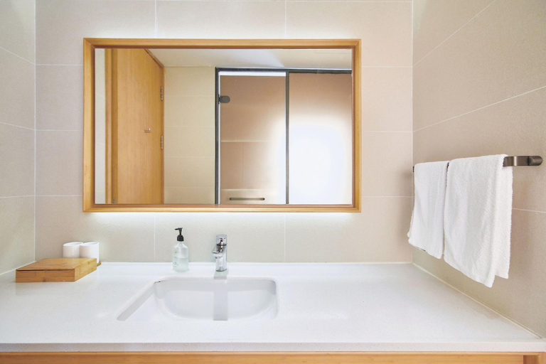 Bathroom, Ji Hotel (SHanghai Hongqiao, West Yan'an Road), Shanghai