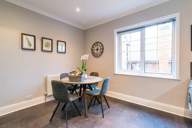 Food & Drinks 5, Modern Living 2 Bedroom Apartment South Wilmslow, Cheshire East