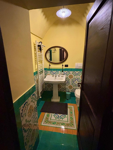 Bathroom 2, La Dimora dei Baroni, Lecce