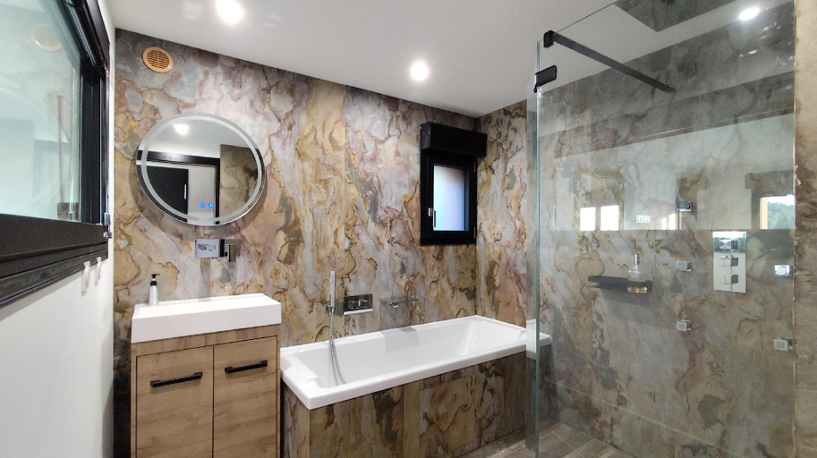 Bathroom 4, Mas des Buscades, Alpes-Maritimes