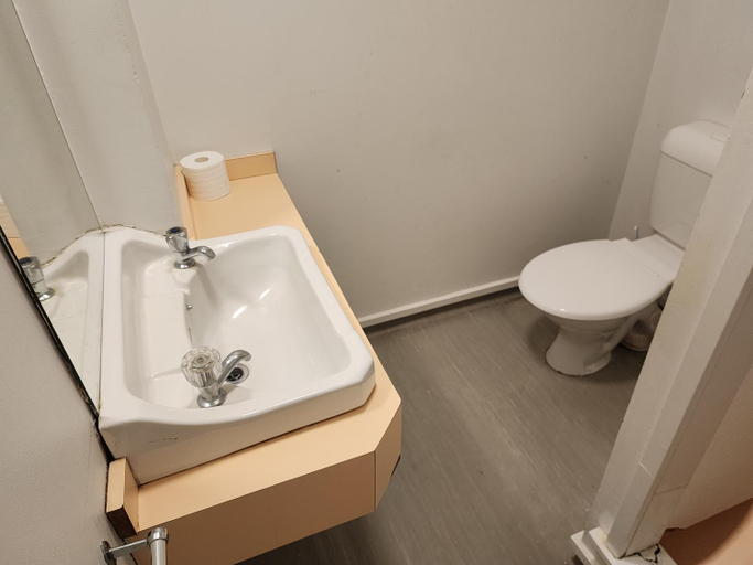 Bathroom 4, Albion Hotel, Waitakere