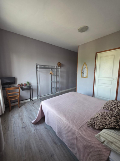 Bedroom 2, Chez Kahina ancien hotel Robert, Puy-de-Dôme