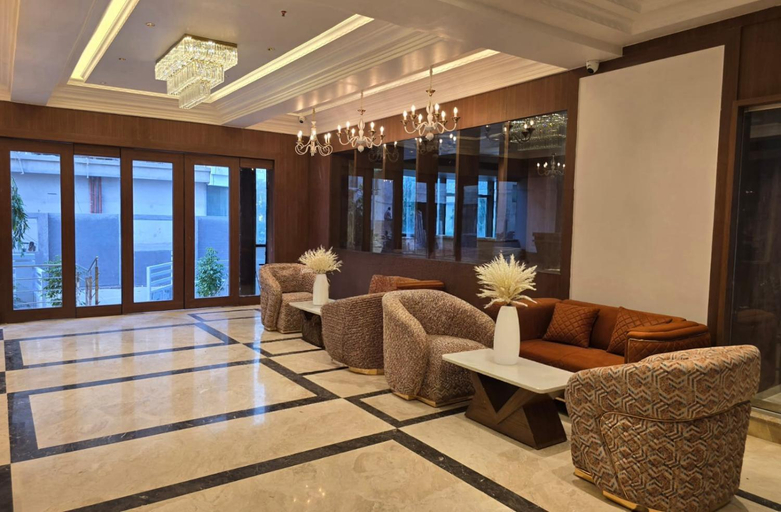Public Area 2, Infinity In, Thane