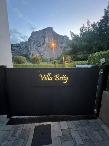 Others 3, Villa Betty, Trento