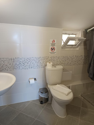 Bathroom 2, Simada Blue Guesthouse, Balchik