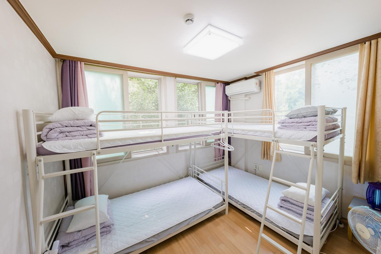 Bedroom 3, Panda Guesthouse, Buk
