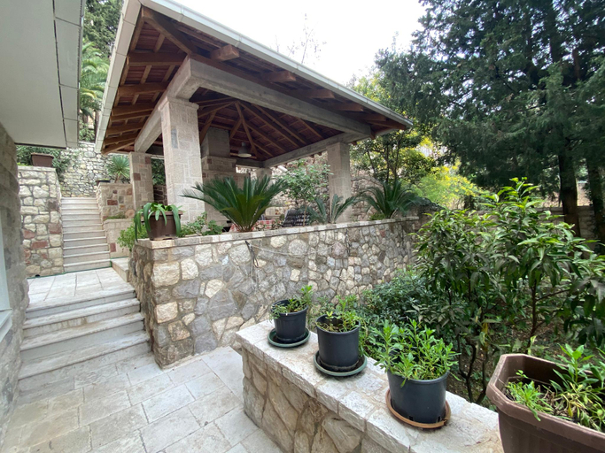 Others 4, Stone Villa