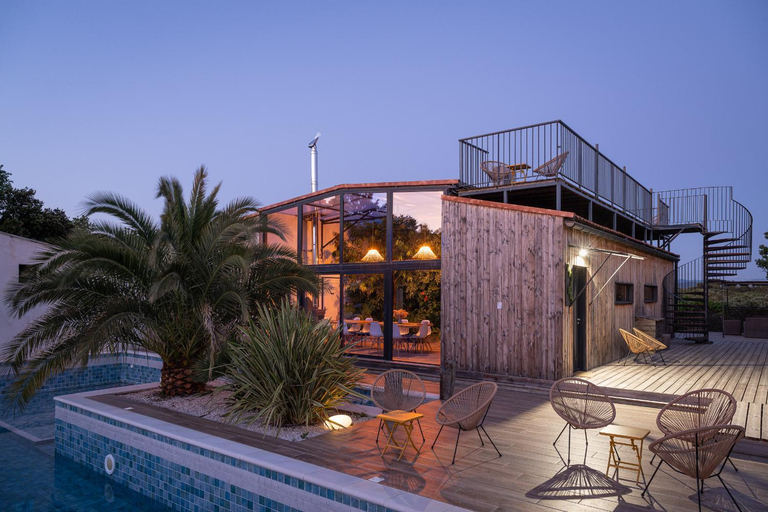 Exterior & Views