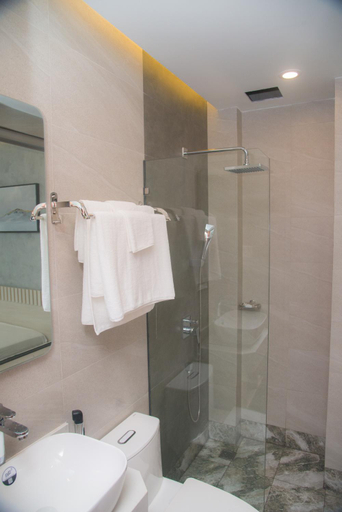 Bathroom 3, Y'S Sea House Hotel, Qui Nhơn
