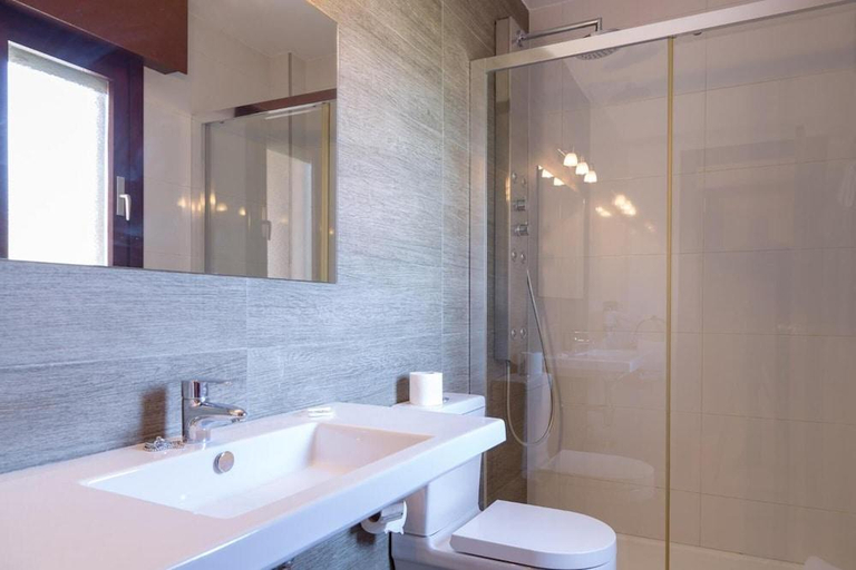Bathroom 3, Apartamentos Los Arces, Cantabria