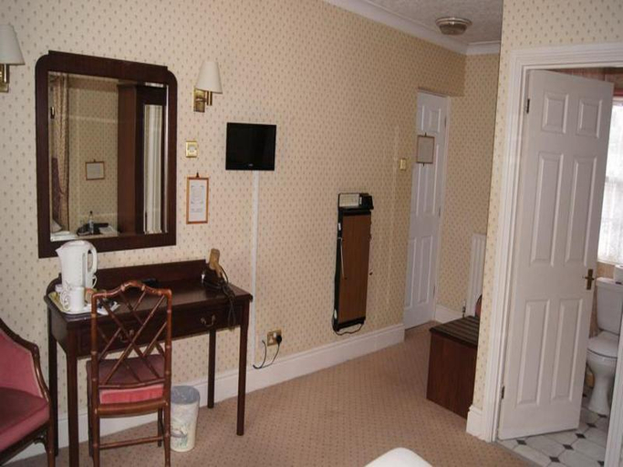 Bathroom 2, The Castle Hotel Tamworth, Staffordshire