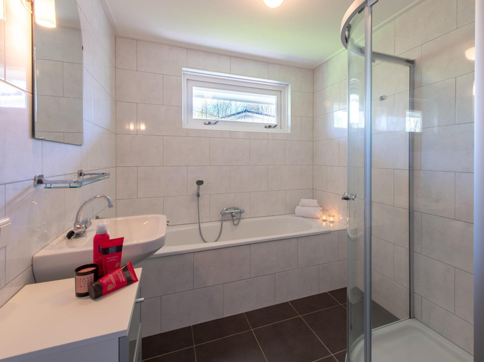 Bathroom 3, House near Veerse Meer and North Sea Beach, Noord-Beveland