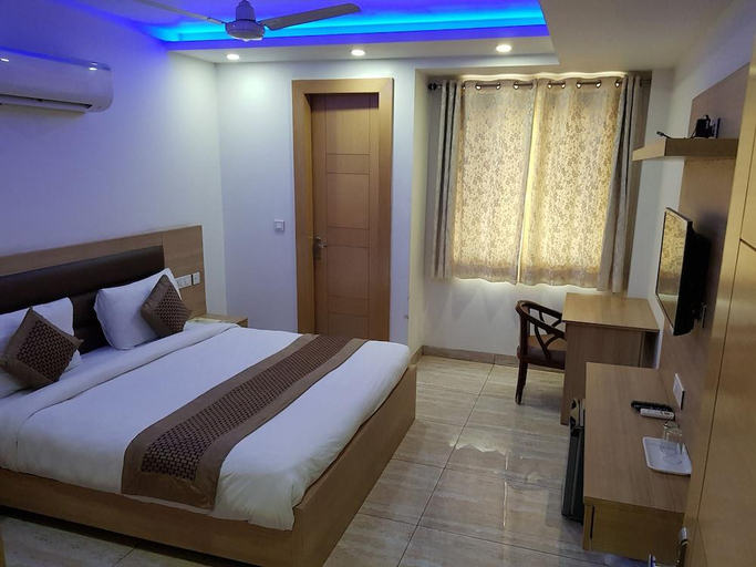 Bedroom, Blue neck Near Medanta Hospital, Gurgaon