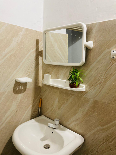 Bathroom, Yu Home Stay Anuradhapura, N. Palatha Central
