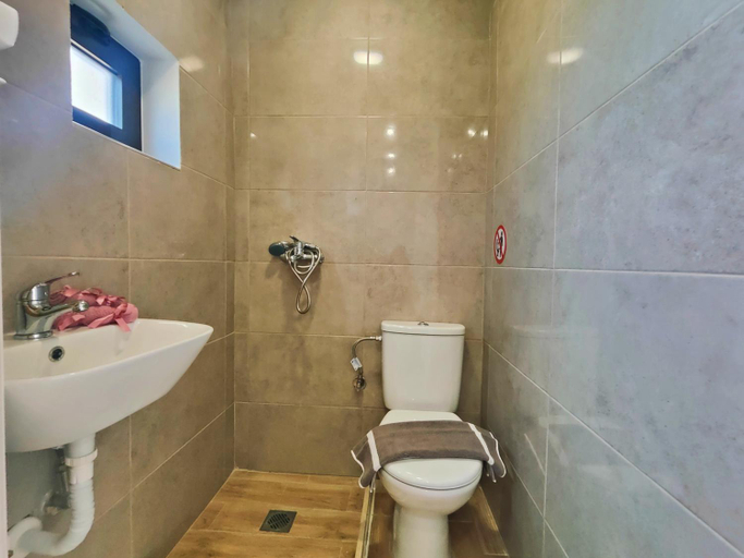 Bathroom 4, Helena Apartments in Paradisi, South Aegean