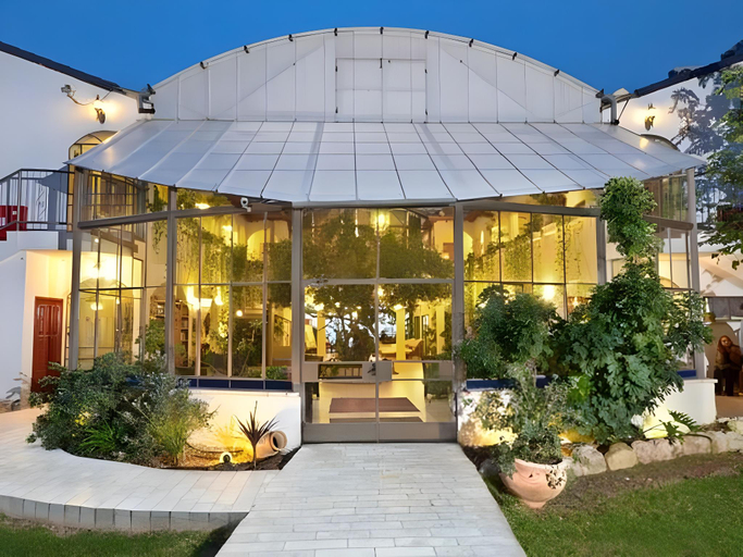 Exterior & Views