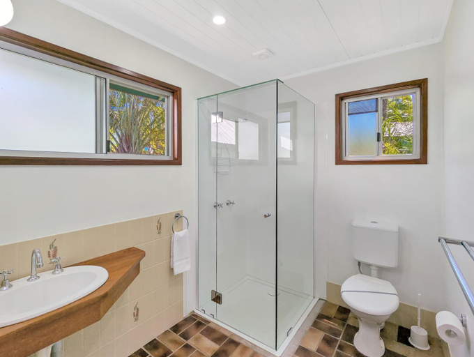 Bathroom 4, Gumnut Glen Cabins, Livingstone - Pt B