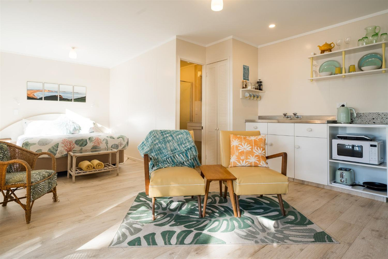 Bedroom 2, Driftwood Lodge, Far North