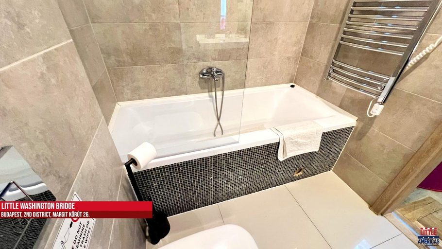 Bathroom 3, Little Americas Hillside Apartments, Budapesti