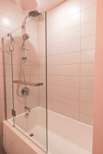 Bathroom 4, Terminus Hôtel, Communauté-Urbaine-de-Québec