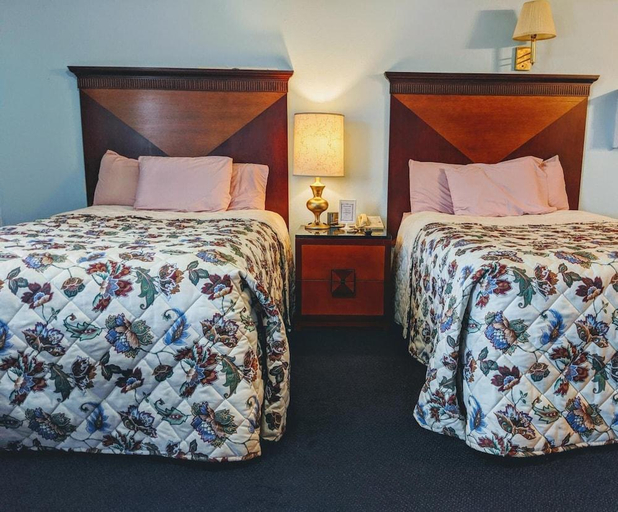 Bedroom 2, Executive Inn, Carroll