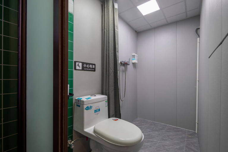 Bathroom 3, 7 Days Inn Weihai High-Speed Railway & Bus Station, Weihai