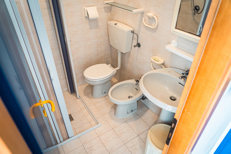Bathroom 2, Nice apartment with sunny terrace in Bibione, Venezia