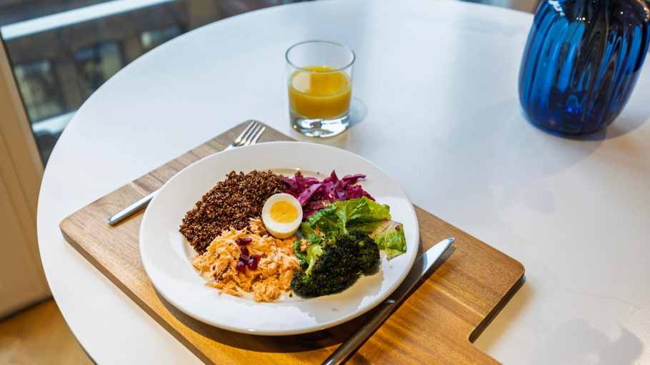 Food & Drinks 4, Barbican Serviced Apartments by LovelyStay, London