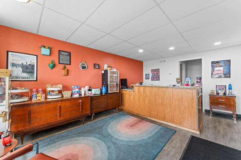 Public Area, The Retro Hotel, Taney