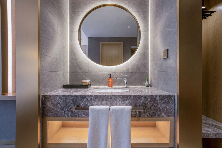 Bathroom 3, Orange Hotel Zhuhai Qinglv Middle Road Sun Moon Shell Seaview, Zhuhai
