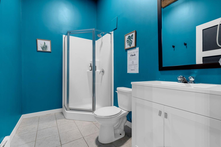 Bathroom 2, The Little Prince Rooms-Old Montreal, Montréal