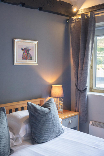 Bedroom 4, The Lamb Inn, Gloucestershire