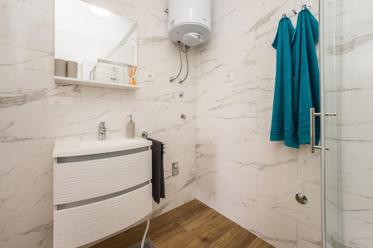 Bathroom 3, Blue apartment, Privlaka