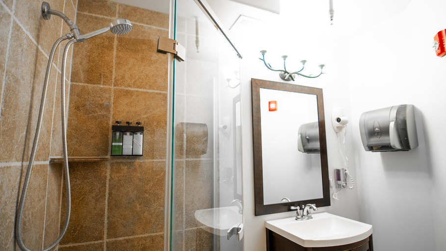 Bathroom 3, Park City Hostel, Summit
